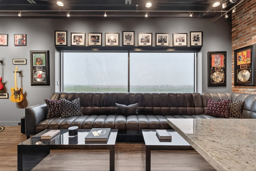 More Photos Of 1750 120 Av NE, Calgary Warehouse For Sale
