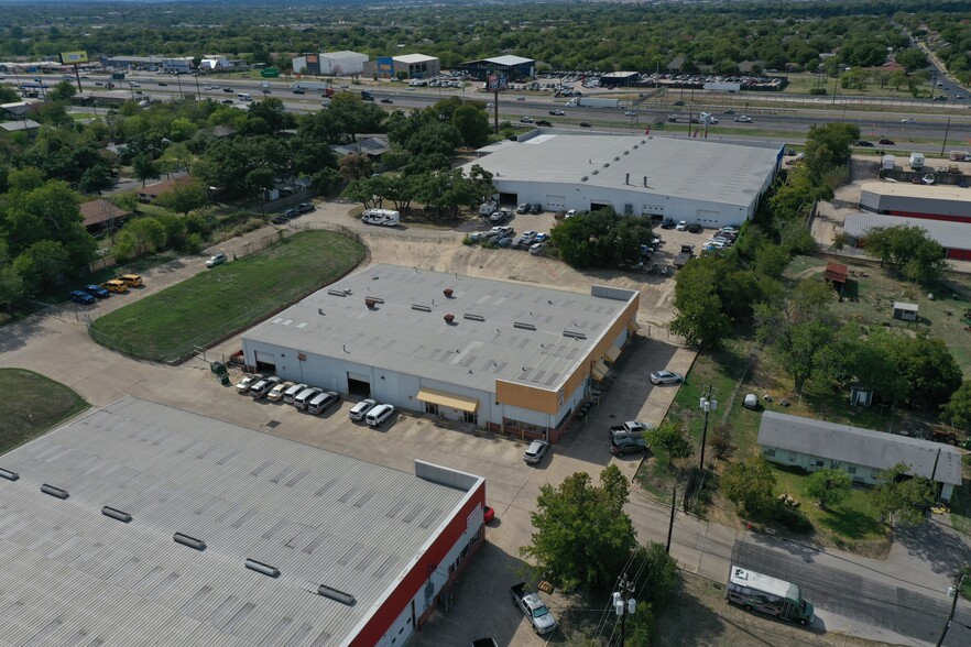 More Photos Of 10630 Joseph Clayton Dr, Austin Service For Lease