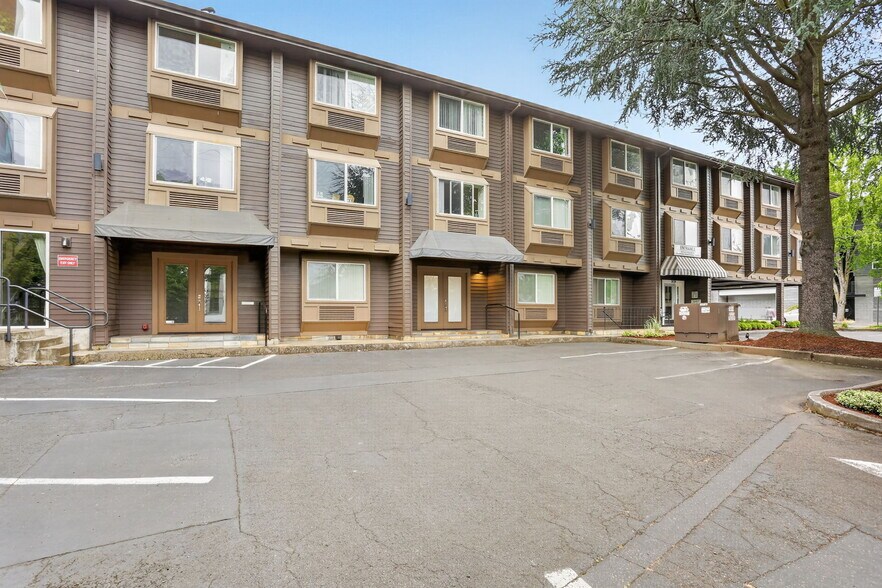 More Photos Of 3939 NE Hancock St, Portland Office For Sale