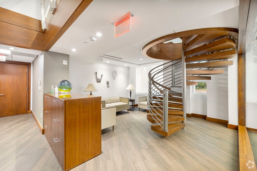 More Photos Of 3350 Mary St, Miami Office For Lease