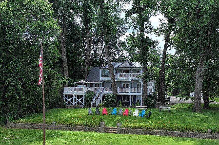 Primary Photo Of 3227 River Rd, Louisville Hospitality For Sale