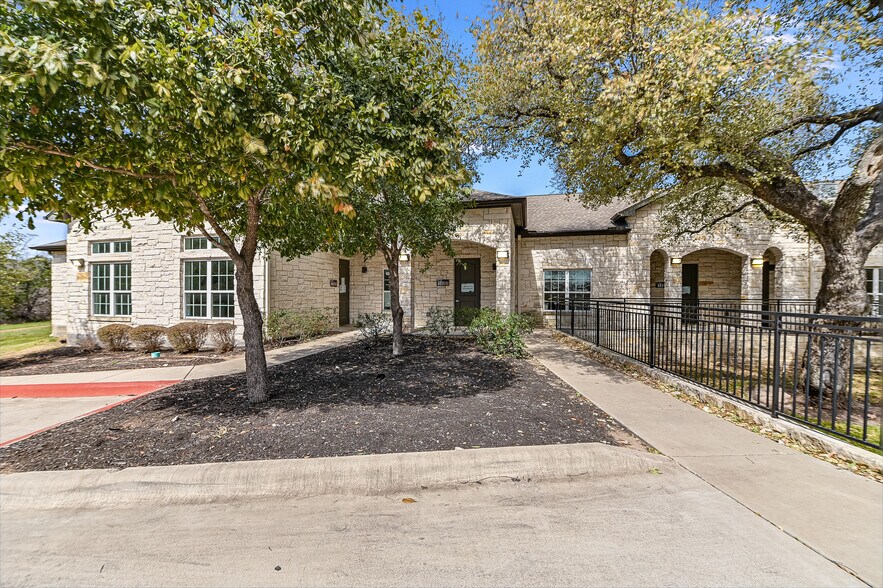 More Photos Of 5915 La Crosse Ave, Austin Medical For Sale