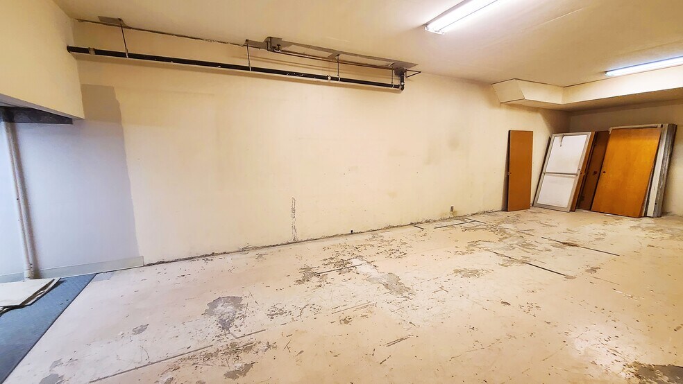 More Photos Of 710 W 8th St, Fort Scott Office For Sale