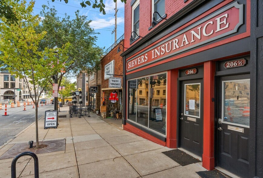 More Photos Of 206 Lincolnway, Valparaiso Office For Lease