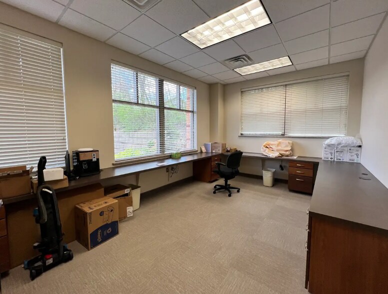 More Photos Of 3300 Eagle Run Dr NE, Grand Rapids Medical For Lease