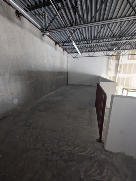 More Photos Of 585 NW Mercantile Pl, Port Saint Lucie Light Manufacturing For Sale