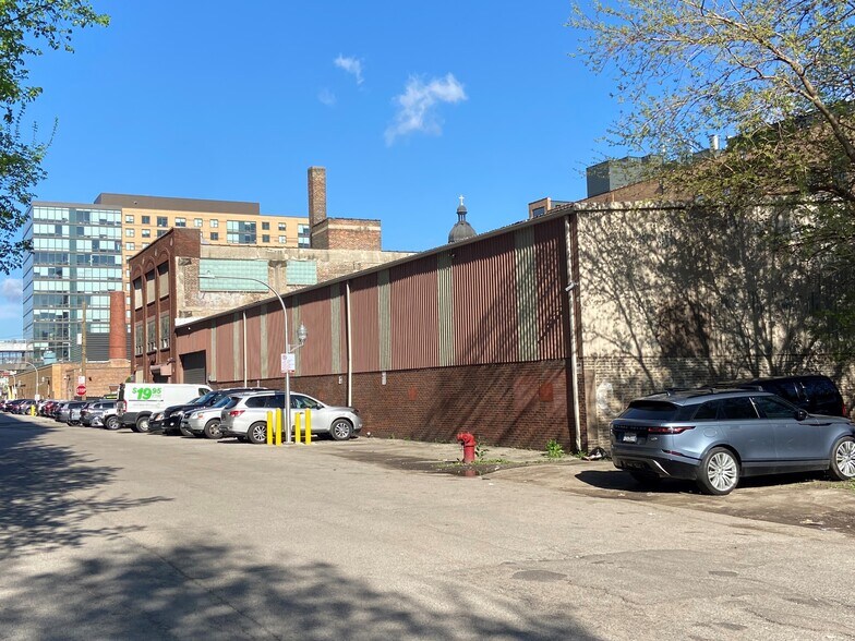 More Photos Of 914 W Superior St, Chicago Industrial For Sale