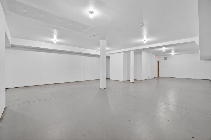 More Photos Of 1577-1579 Rue Fleury E, Montréal Storefront Retail Residential For Lease