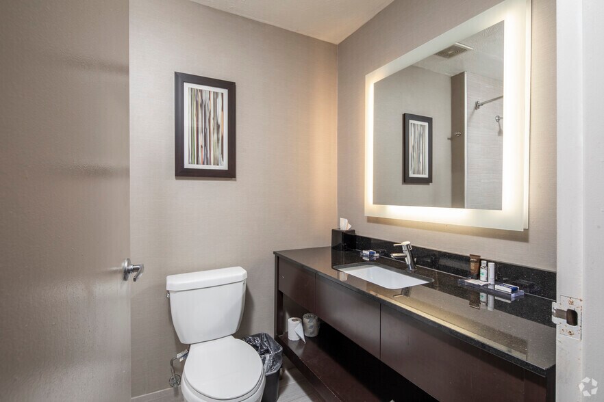 More Photos Of 129 Brickerton St, Columbus Hotel For Sale