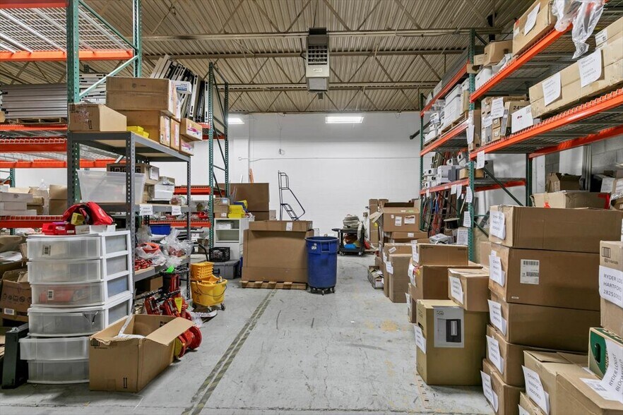 More Photos Of 118 Quinnipiac Ave, North Haven Warehouse For Lease