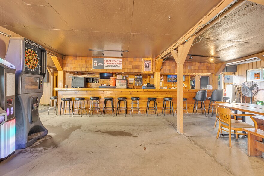 More Photos Of 1020 Sharon Rd, Beaver Restaurant For Sale