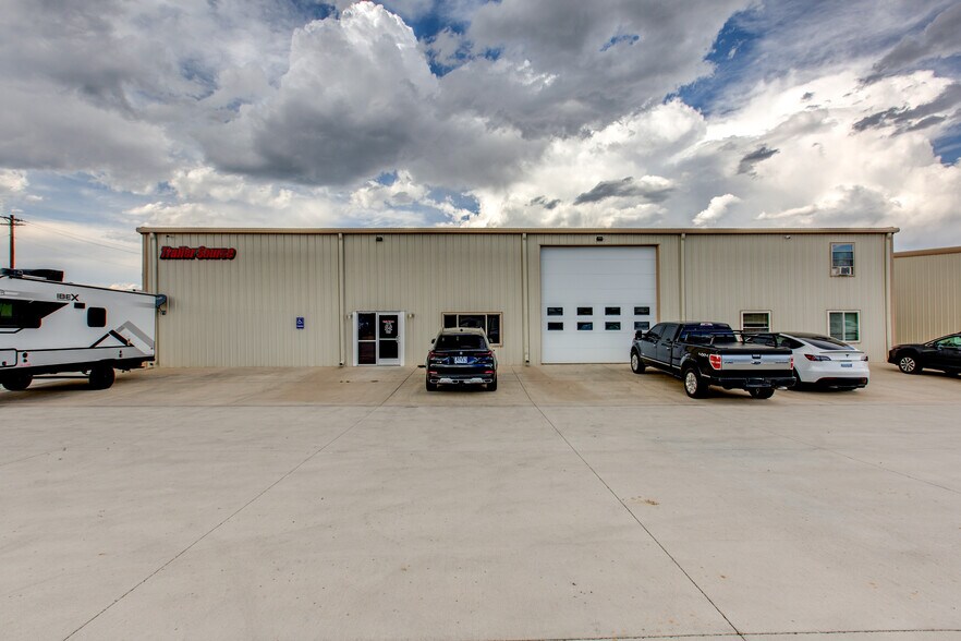 More Photos Of 4081 Camelot Cir, Longmont Showroom For Sale