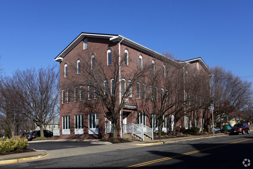 Primary Photo Of 305 Harrison St, Leesburg Medical For Lease