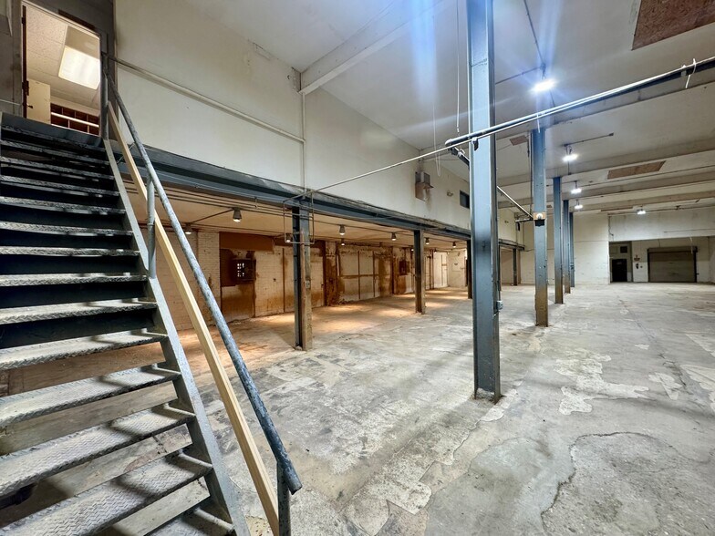 More Photos Of 1010 N Chester St, Baltimore Warehouse For Lease