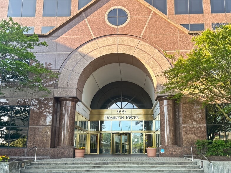 More Photos Of 999 Waterside Dr, Norfolk Coworking Space