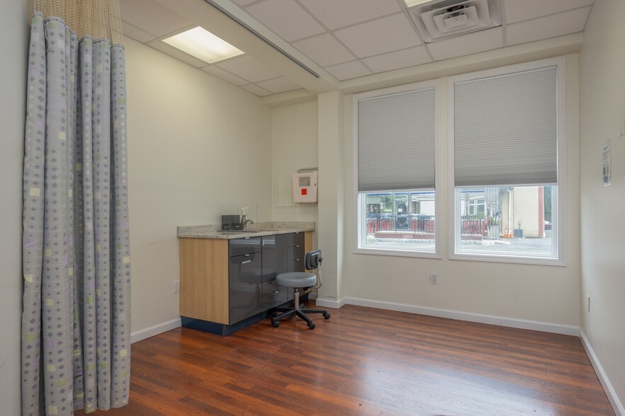 More Photos Of 516 NY-303, Orangeburg Medical For Lease