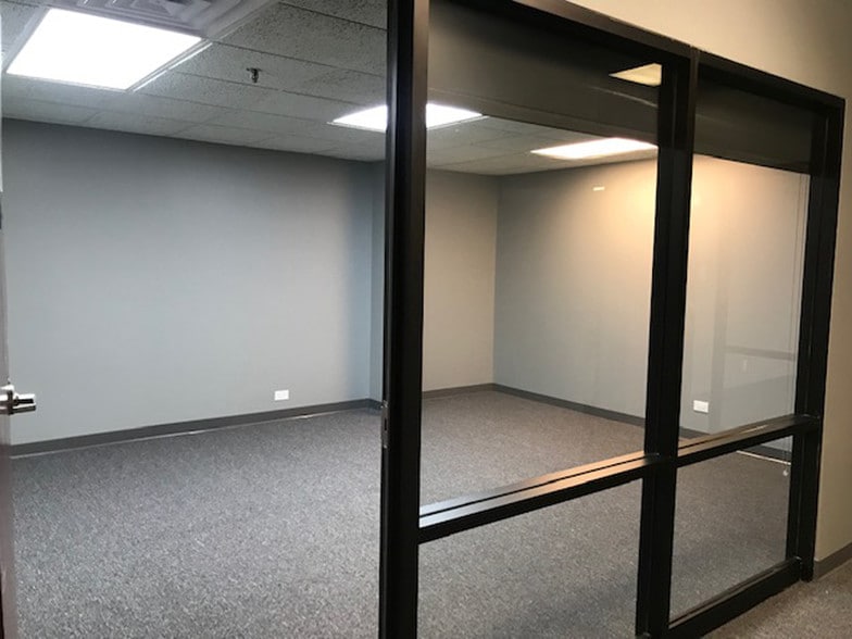 More Photos Of 426 S Westgate St, Addison Self Storage For Lease