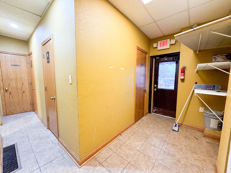 More Photos Of 101 W Main St, Syracuse Storefront Retail Residential For Lease
