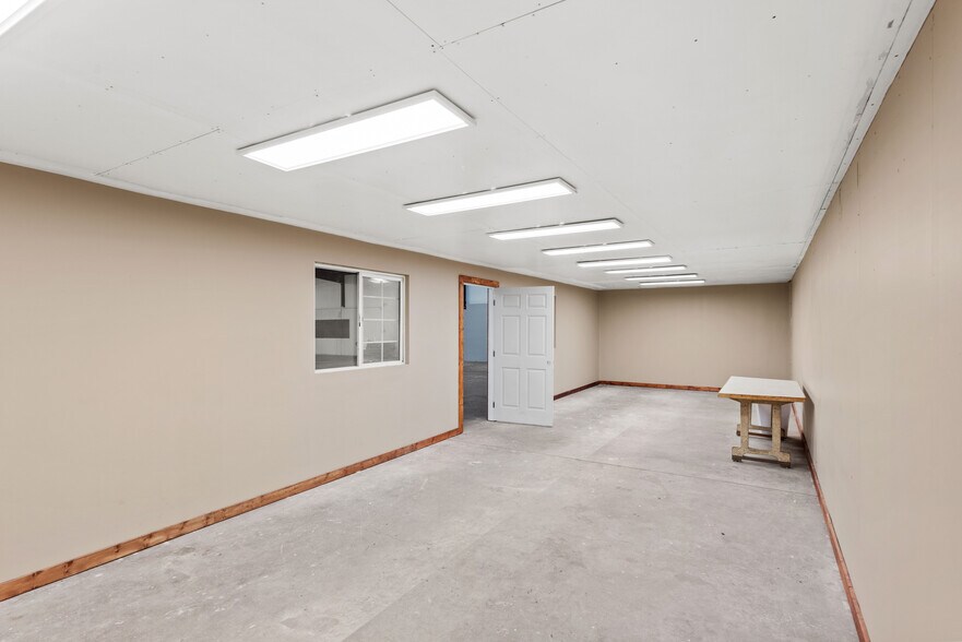 More Photos Of 225 W Lockhart Ave, Coos Bay Warehouse For Sale