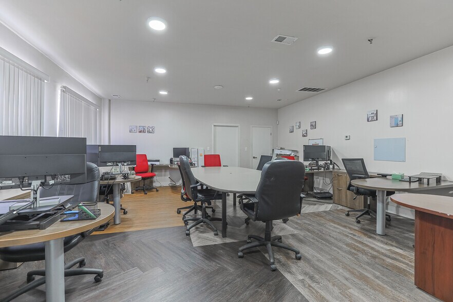 More Photos Of 14103-14109 Brighton Ave, Gardena Warehouse For Sale