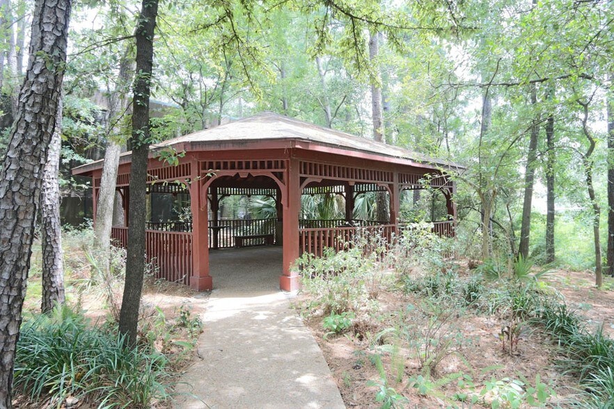 More Photos Of 2020 N Loop Fwy W, Houston Office For Lease