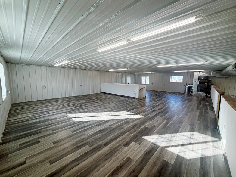 More Photos Of 1415 E Railroad St, Laurel Warehouse For Lease