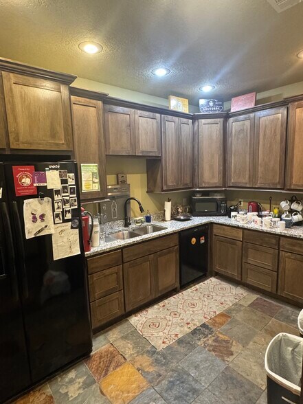 More Photos Of 1830 Shelby Ln, Fayetteville Medical For Sale