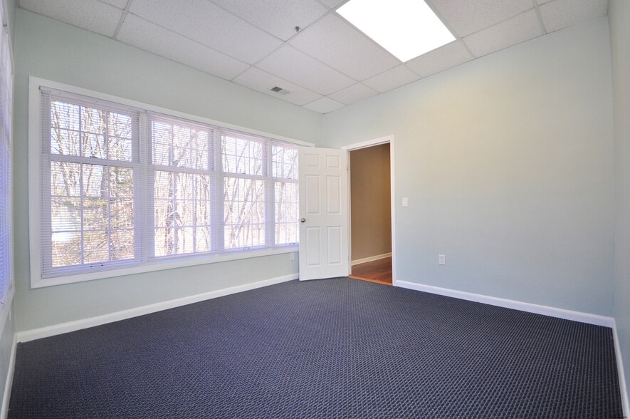 More Photos Of 75 Berlin Rd, Cromwell Medical For Sale