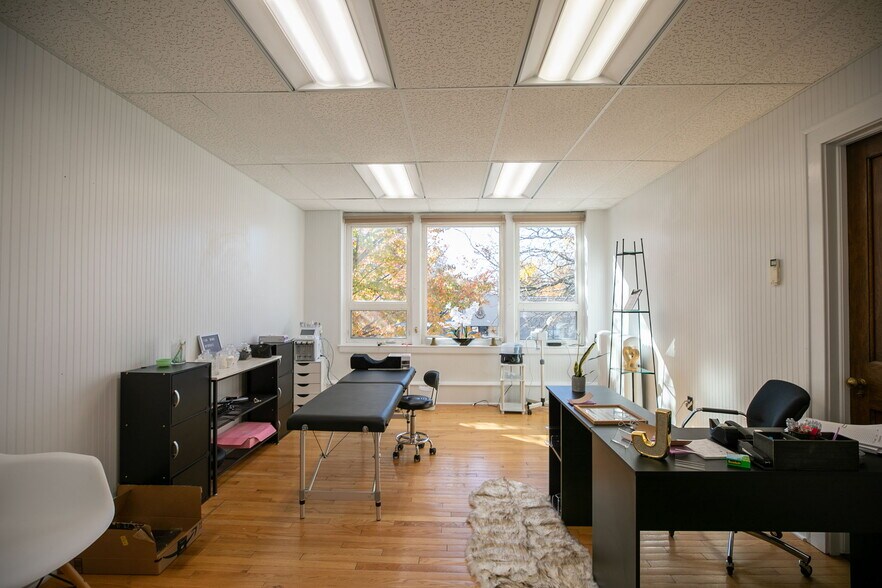 More Photos Of 510-526 Main St, Middletown Storefront Retail Office For Lease