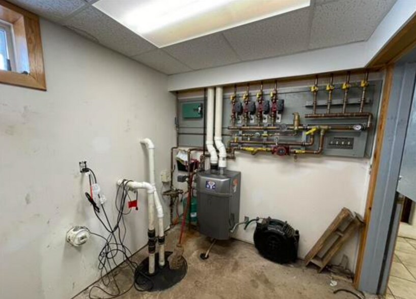 More Photos Of 100 Axle Dr, Caspian Service For Sale