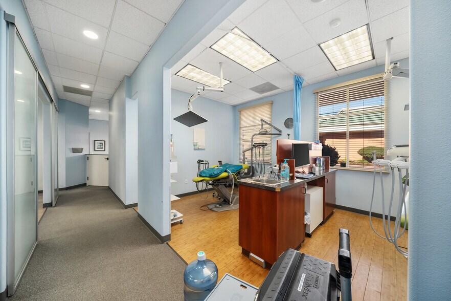 More Photos Of 106 Gateway Center Dr, Paso Robles Office For Lease