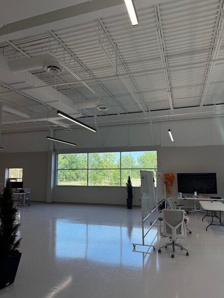 More Photos Of 8200 S 97th St, Cottage Grove Manufacturing For Lease