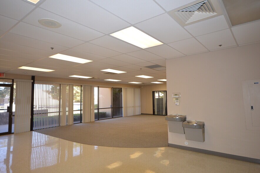 More Photos Of 3701 W Cambridge Ave, Phoenix Warehouse For Lease