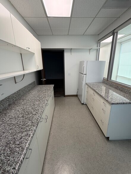 More Photos Of 13927 Saticoy St, Panorama City Movie Radio TVStudio For Lease