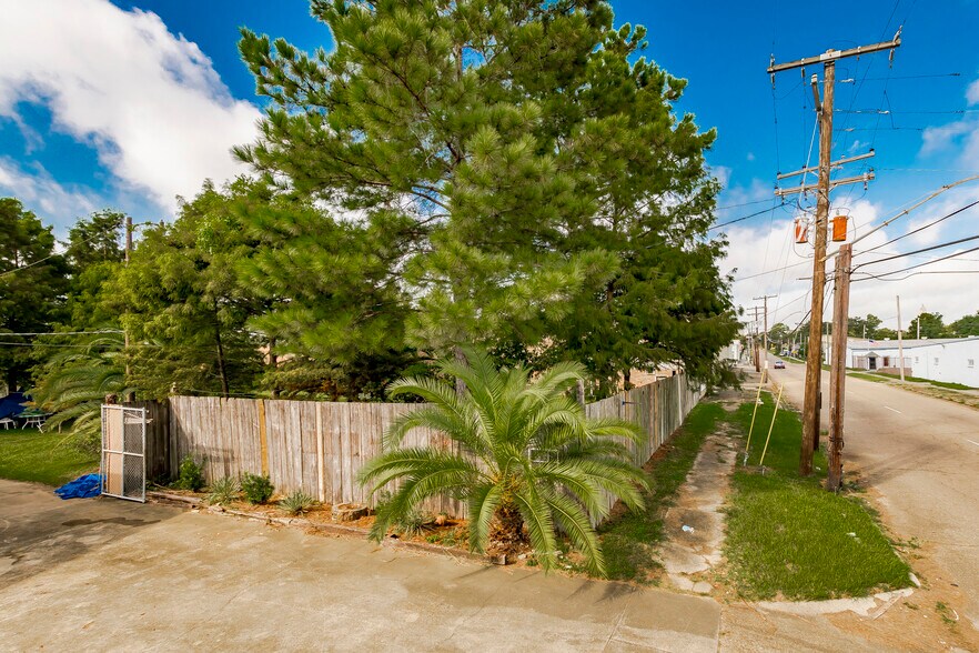 More Photos Of 2008 North St, Baton Rouge Office For Sale