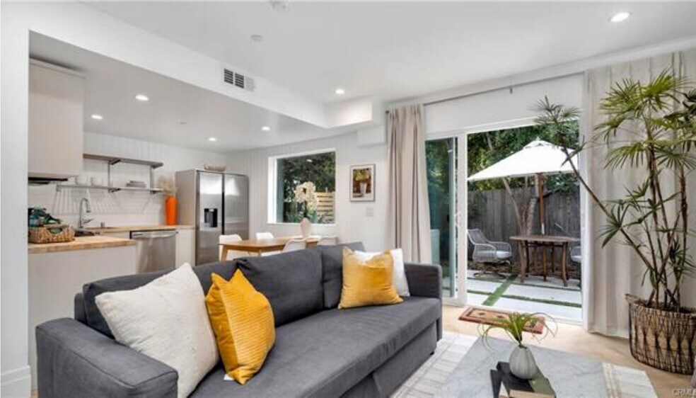 More Photos Of 1351 Seward St, Los Angeles Apartments For Sale