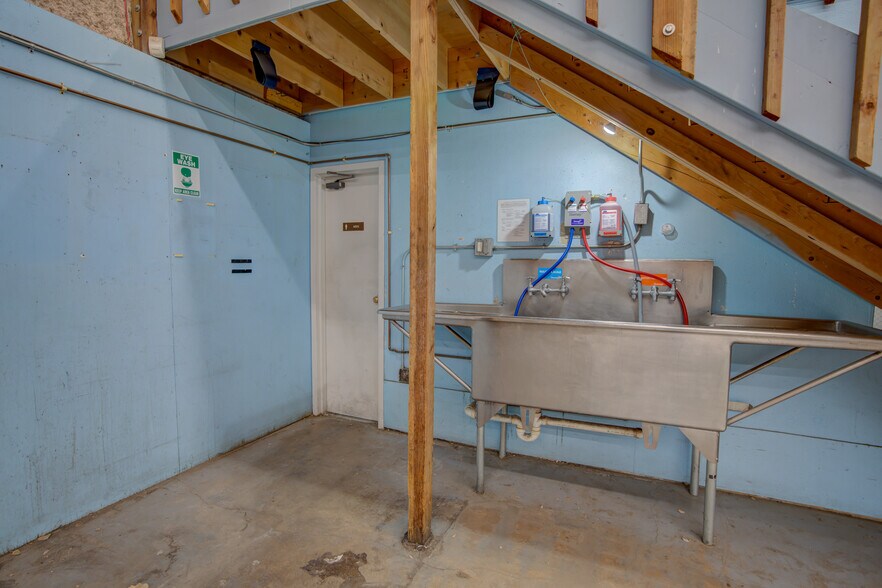 More Photos Of 675 Elkton Dr, Colorado Springs Distribution For Lease