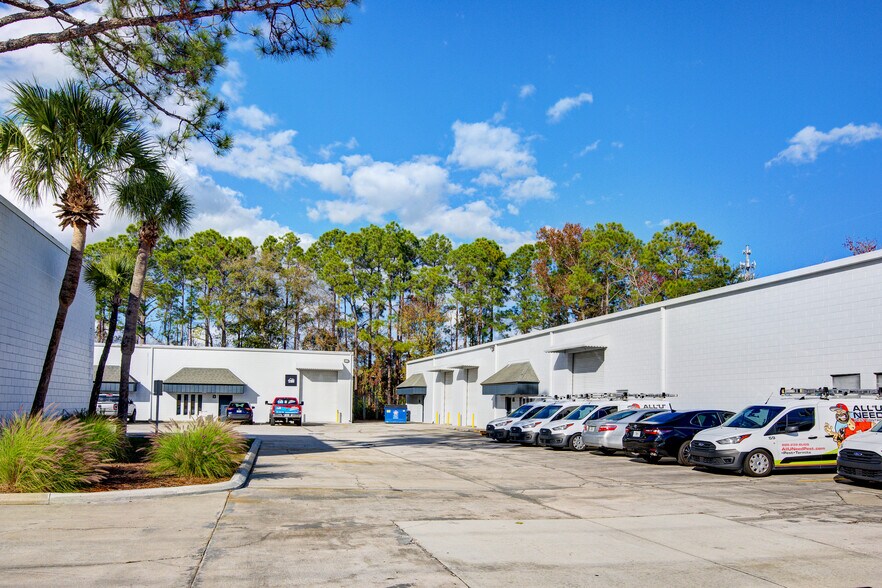 More Photos Of 4949 Sunbeam Rd, Jacksonville Unknown For Lease