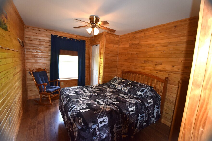 More Photos Of 109 Sinclair Rd, Sinclair Sports And Entertainment For Sale