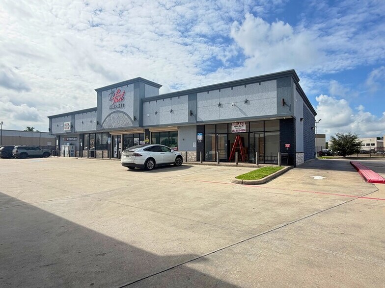 Primary Photo Of 11855 Tanner Rd, Houston Service Station For Lease
