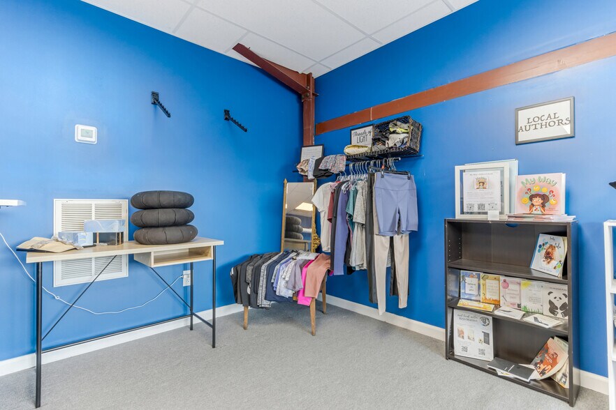 More Photos Of 414 W Fernwood Dr, Simpsonville General Retail For Sale