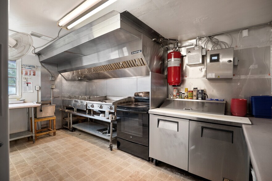 More Photos Of 107 E Main St, Hardy Restaurant For Sale