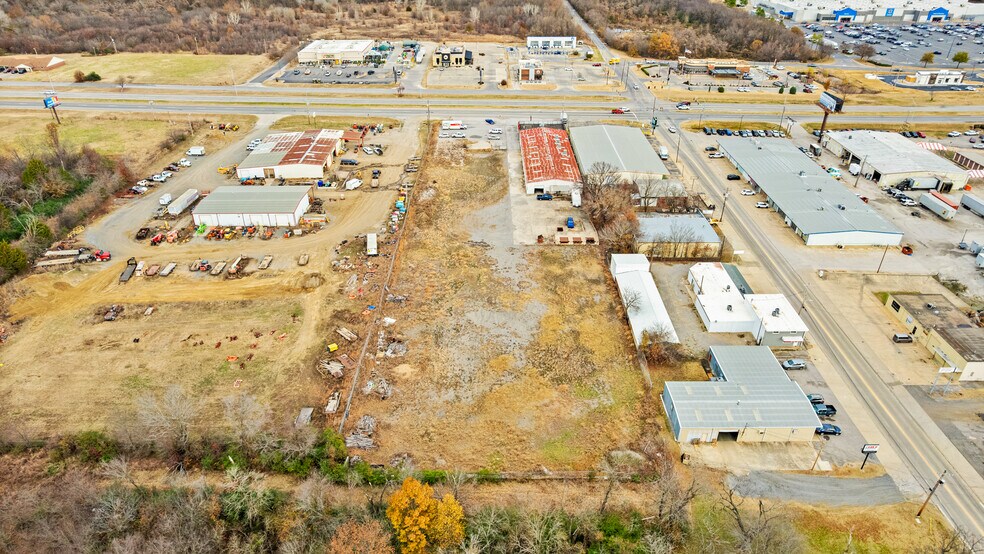 More Photos Of 1107-1111 W Shawnee St, Muskogee Auto Repair For Sale