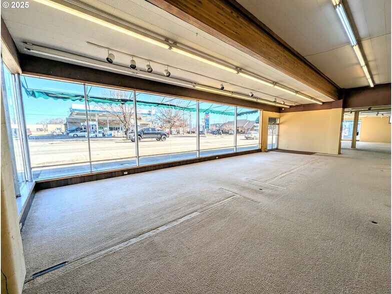 More Photos Of 1520 Adams Ave, La Grande Storefront Retail Office For Sale