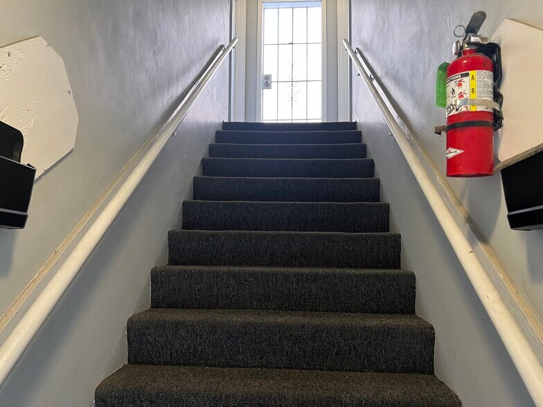 More Photos Of 2403 Louella Ave, Venice Apartments For Sale