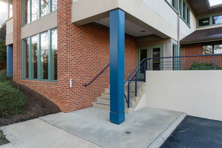 More Photos Of 1140 E Market St, Charlottesville Office For Lease