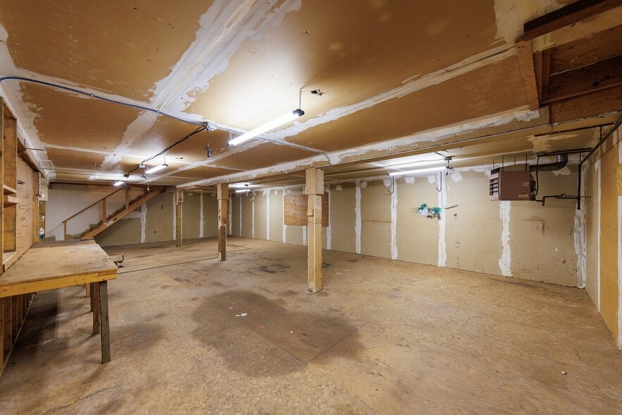 More Photos Of 144 S Main St, Brooklyn Medical For Lease