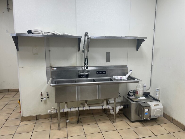 More Photos Of 539 Smith St, Providence Unknown For Lease