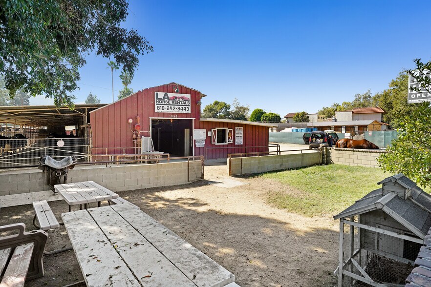 More Photos Of 1840 Riverside Dr, Glendale General Retail For Sale