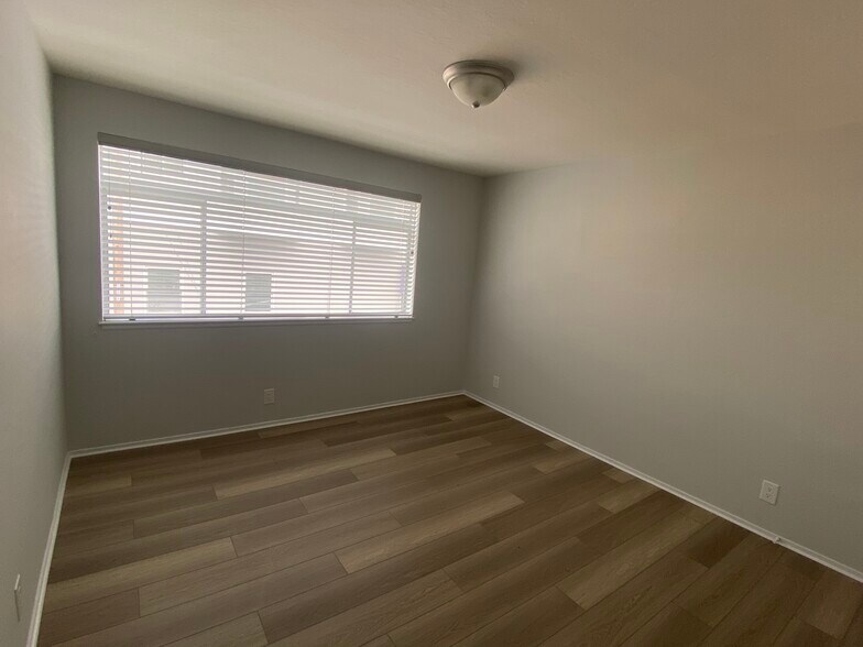 More Photos Of 5A Leo St, San Francisco Storefront Retail Residential For Lease